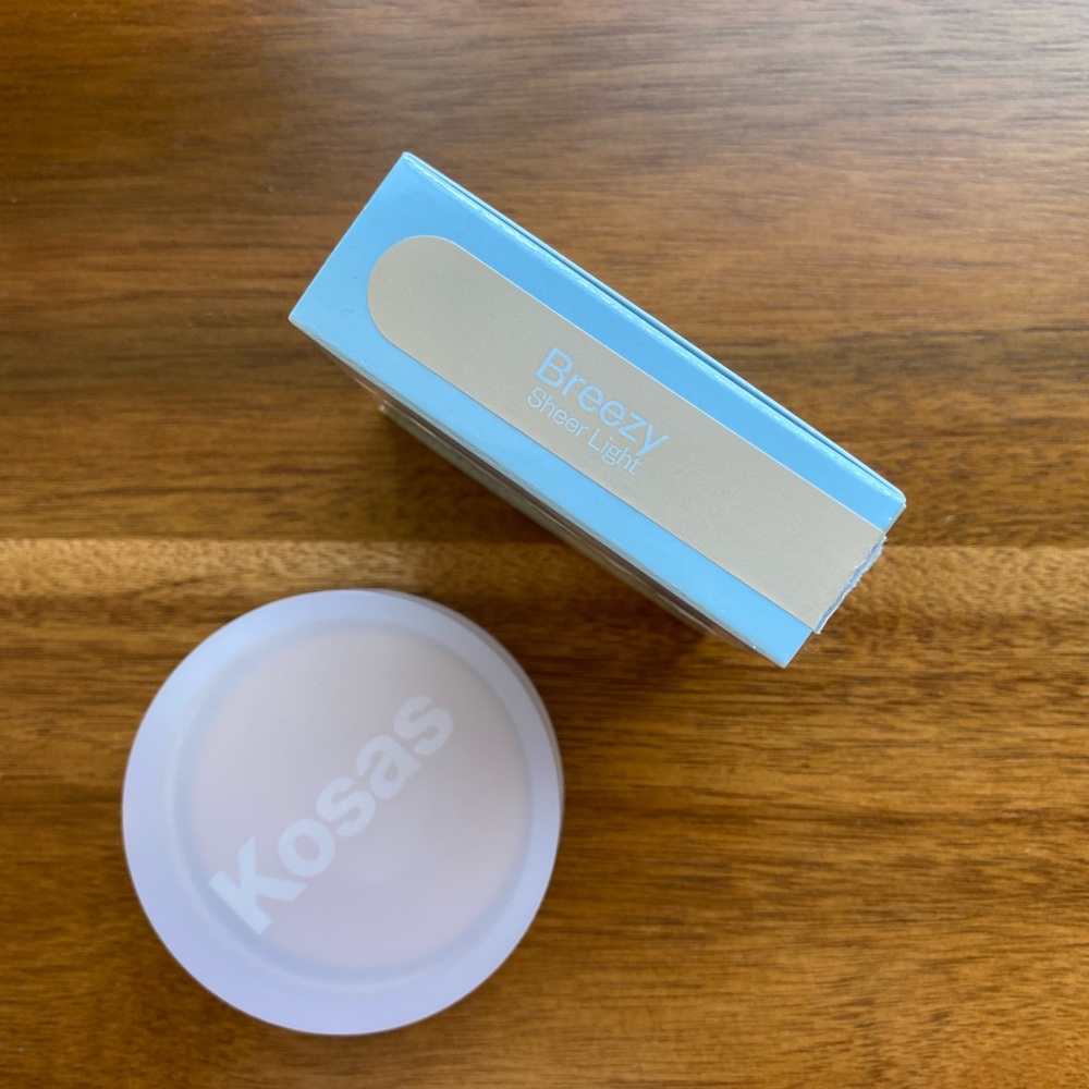 Cloud Set Baked Setting & Smoothing Talc-Free Vegan Powder in the shade Breezy